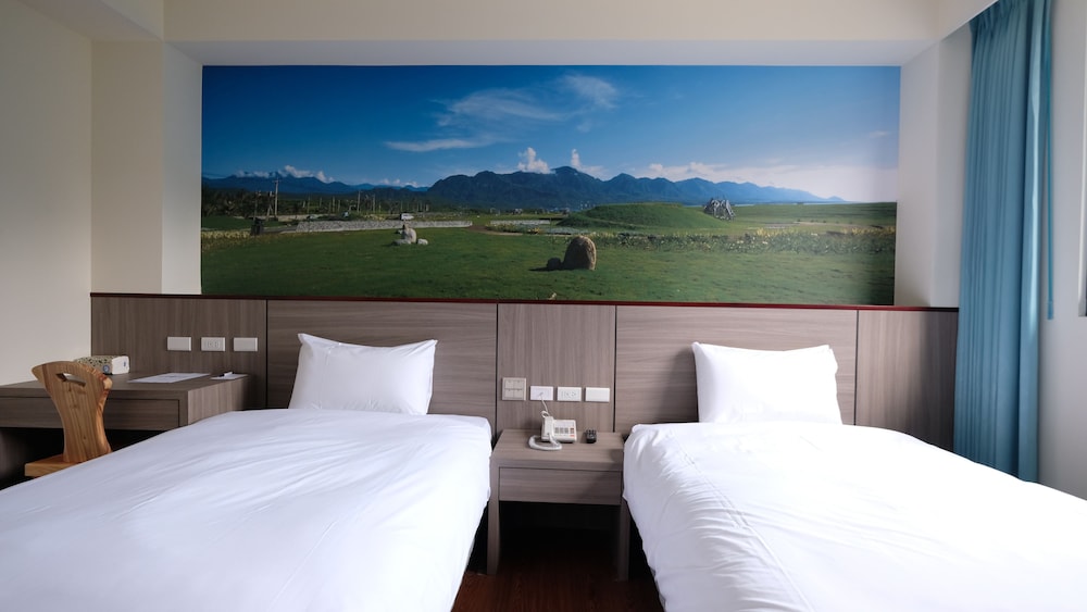 Superior Twin Room, 2 Twin Beds (Window) photo 3