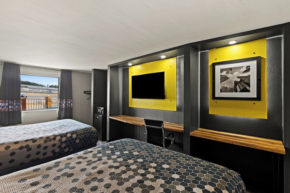 Room, 2 Queen Beds, Non Smoking - Photo 2
