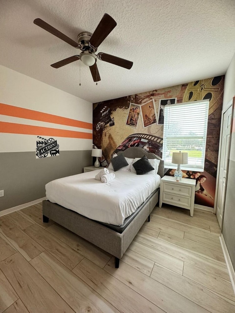 Double Room, 1 Queen Bed, Non Smoking, Shared Bathroom