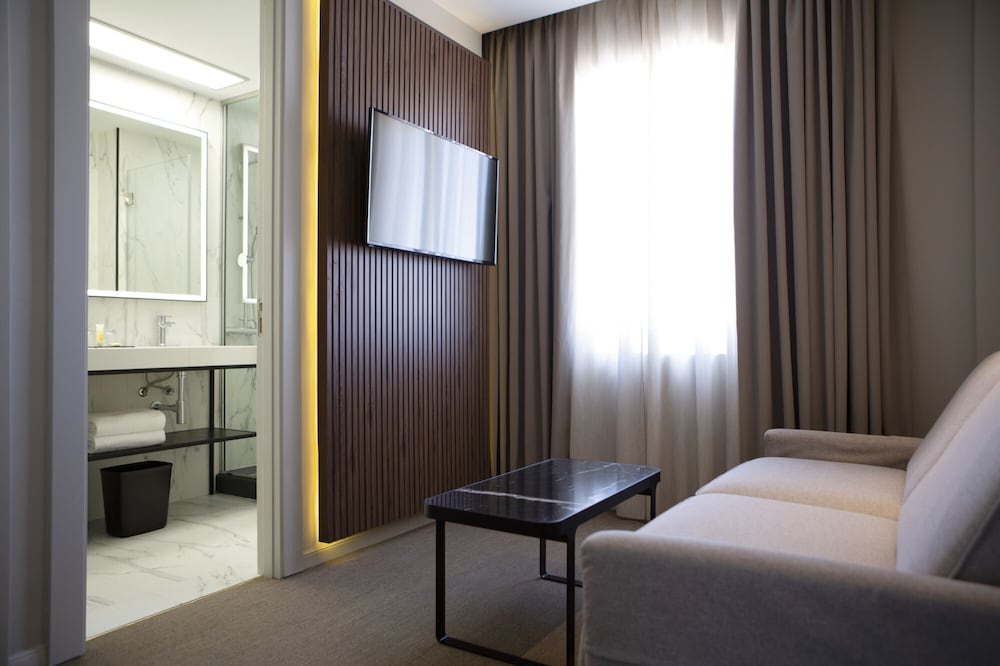 Deluxe Room (Family) thumbnail 5