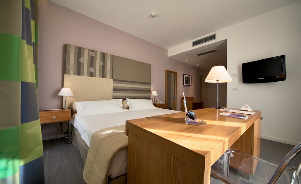 Classic Double or Twin Room - Photo 1