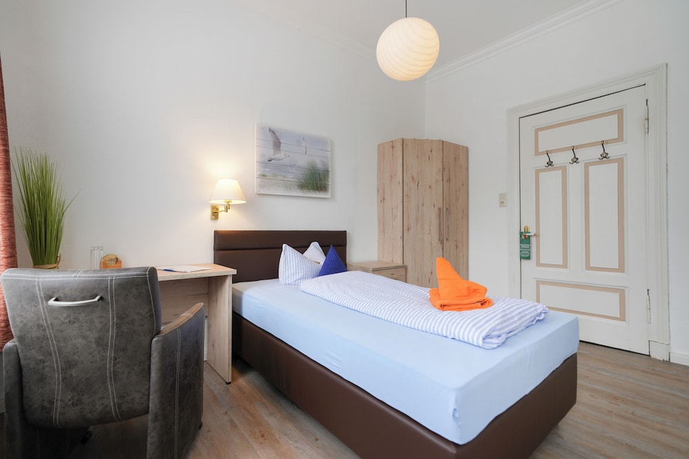 Comfort Single Room, Private Bathroom, Garden View (Einzelzimmer medium)
