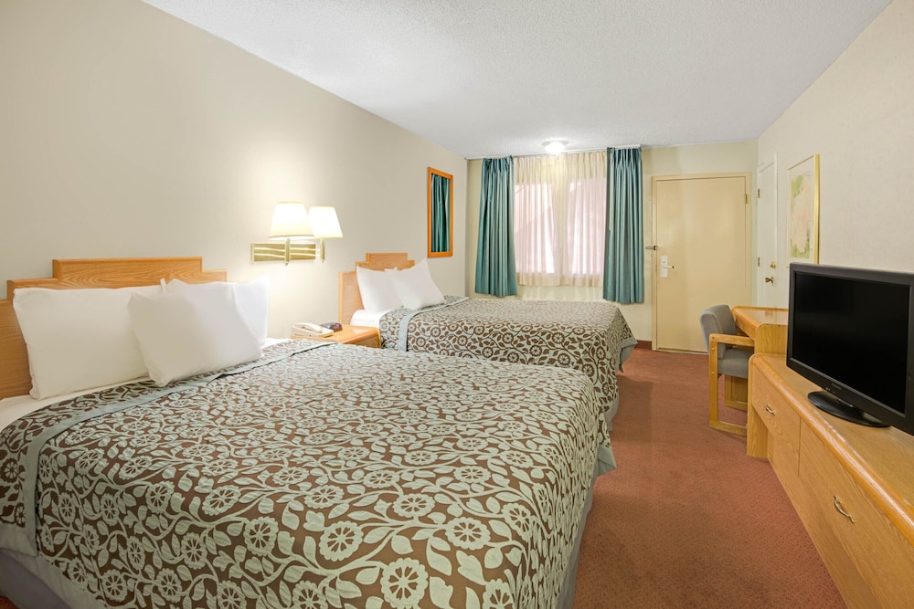 Standard Room, 2 Queen Beds, Accessible - Photo 1