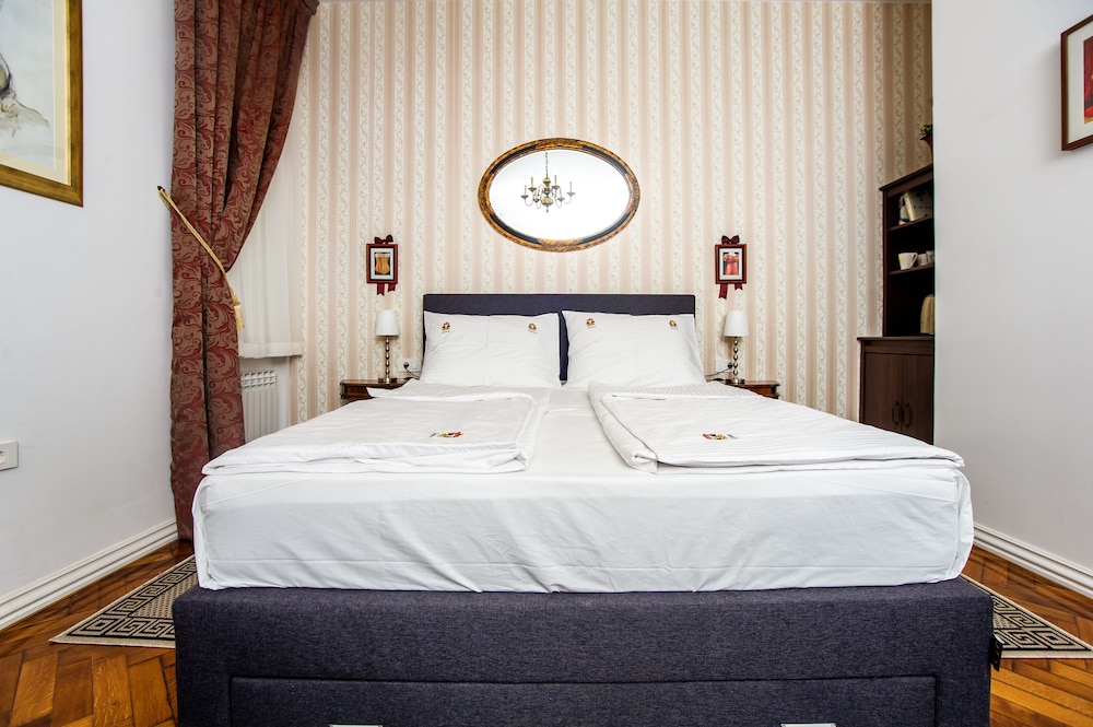 Deluxe Room, City View (2)