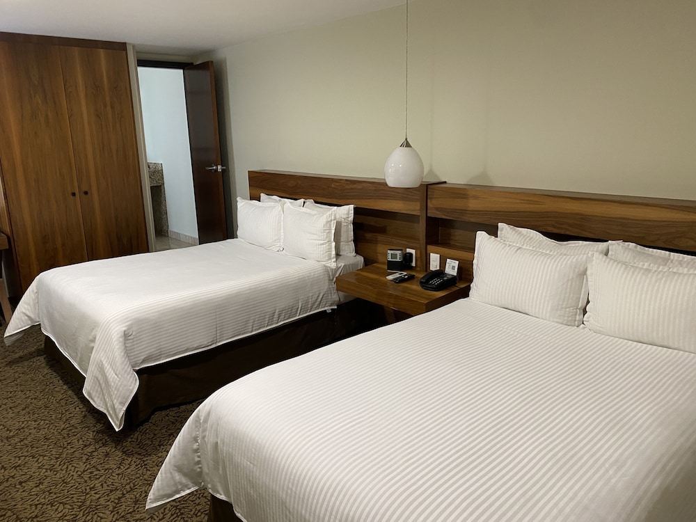 Basic Room, 2 Double Beds photo 3