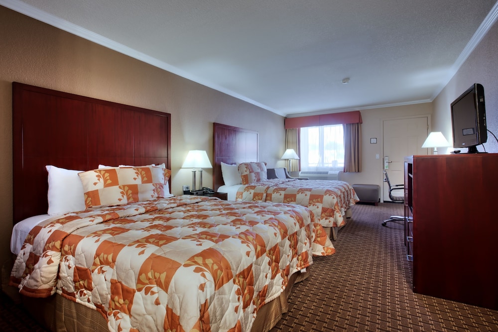 Single Room, 2 Queen Beds, Poolside photo 3