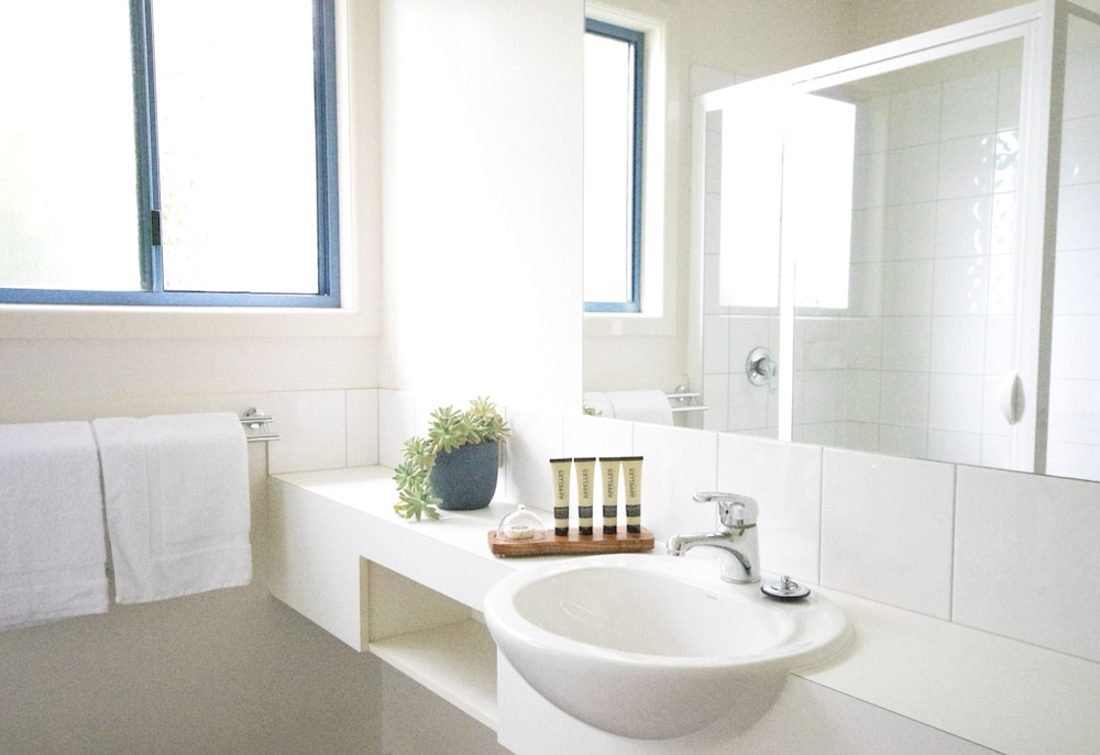 1 Bedroom Waterfront photo 3