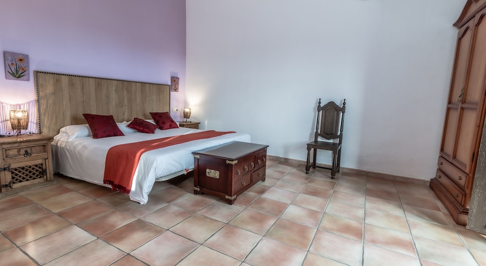 Deluxe Studio Suite - Photo 10