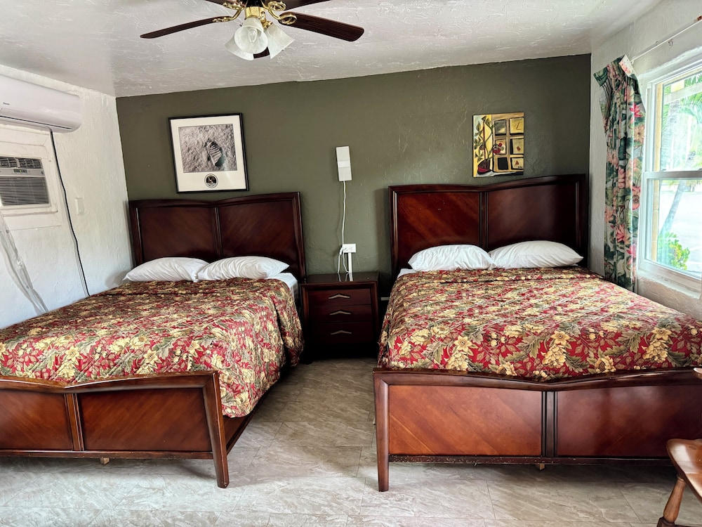 Queen Room With 2 Queen Beds, Non Smoking