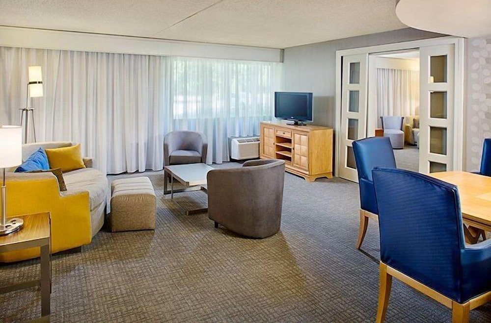Room, 2 Queen Beds - Photo 8