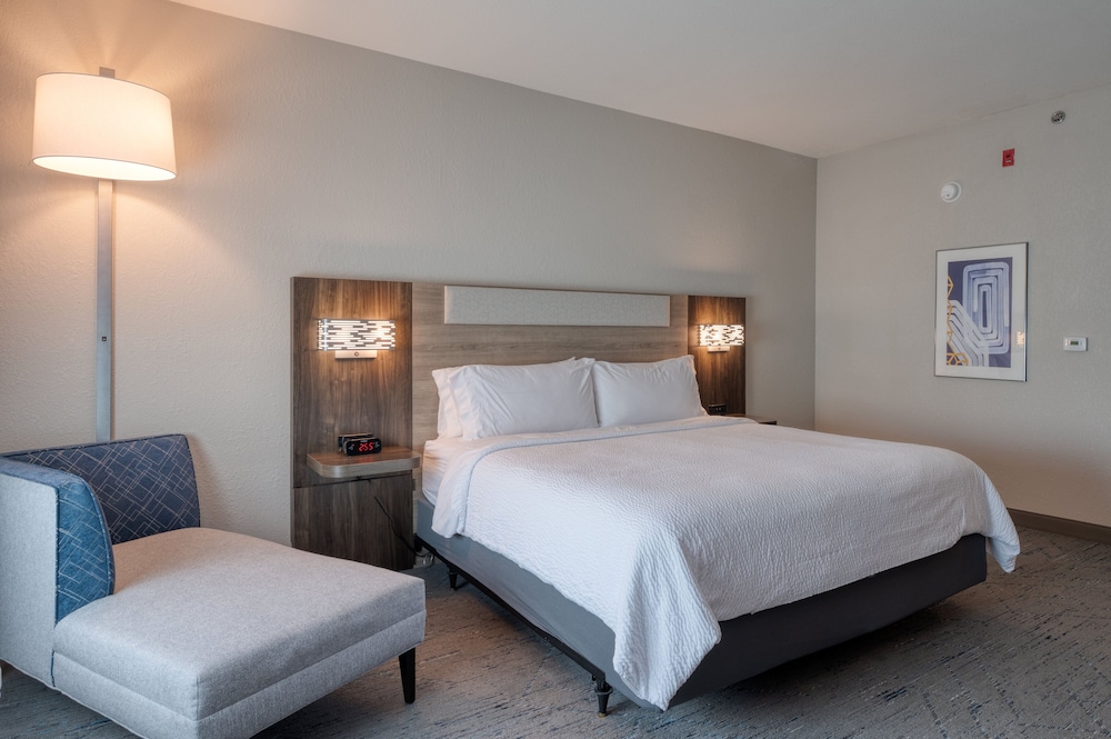 Standard Room, 1 King Bed - Photo 2