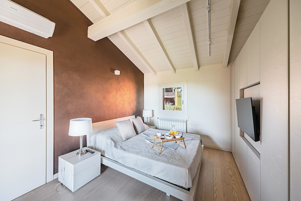 Apartment, Hill View photo 3