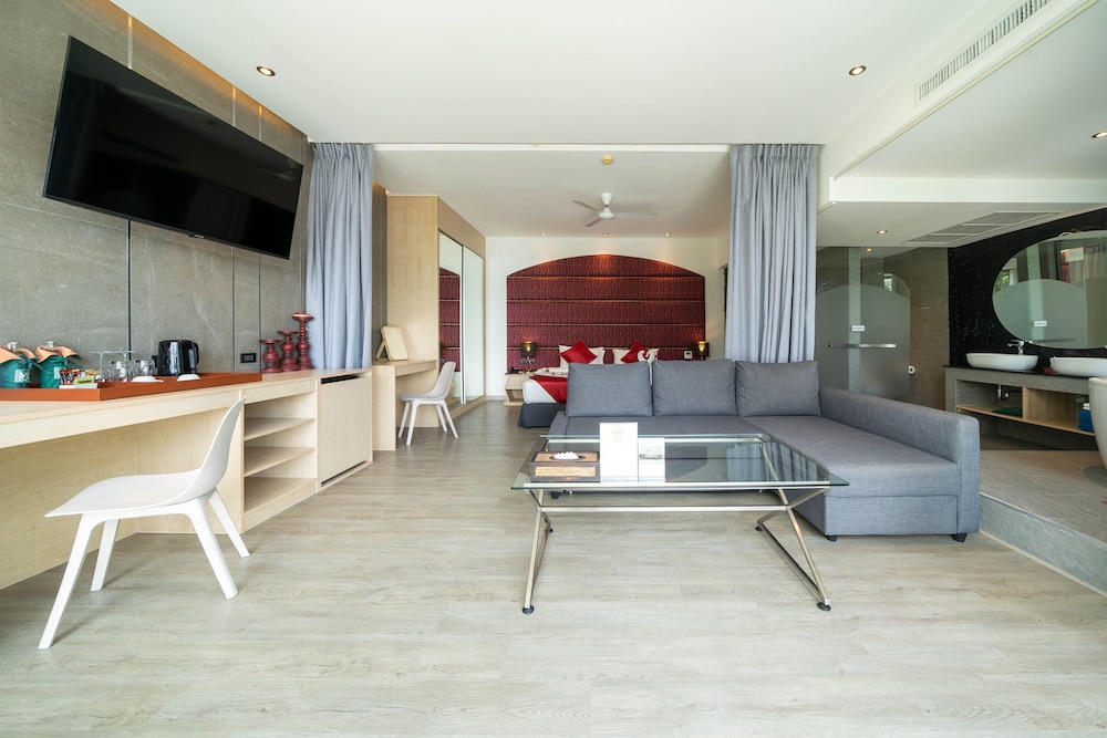 Oceanfront Standard Jacuzzi Suite - Photo 2