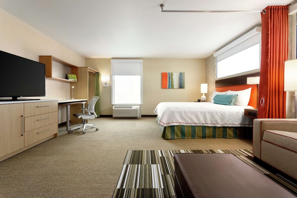 Studio, 1 King Bed, Accessible, Bathtub photo 3