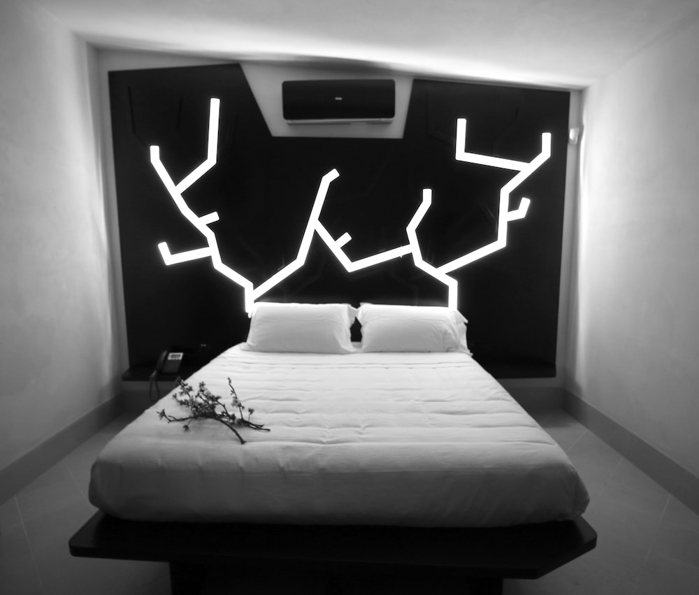 Superior Double Room, Private Bathroom, Courtyard Area photo 3