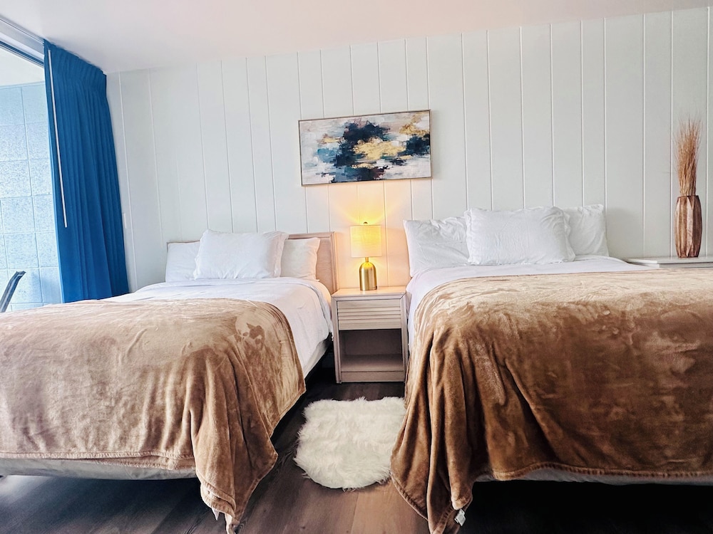 Comfort Room, 2 Double Beds, Patio, Marina View photo 3