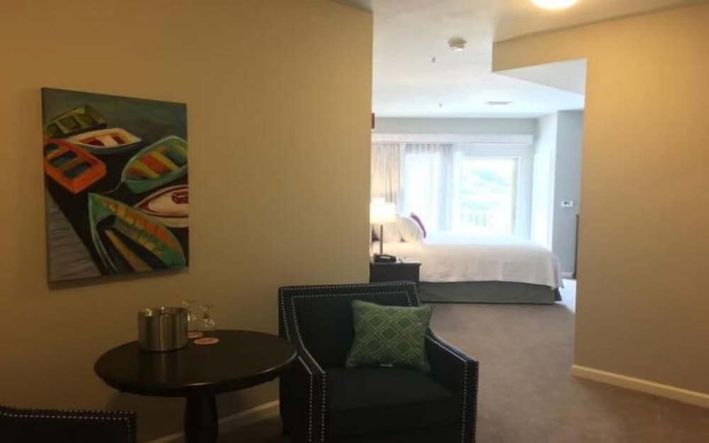 Junior Suite, 1 King Bed photo 3