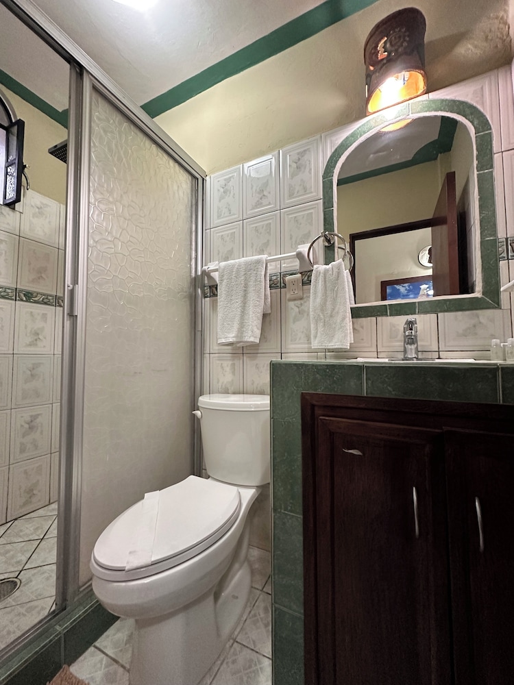Classic Triple Room - Photo 15