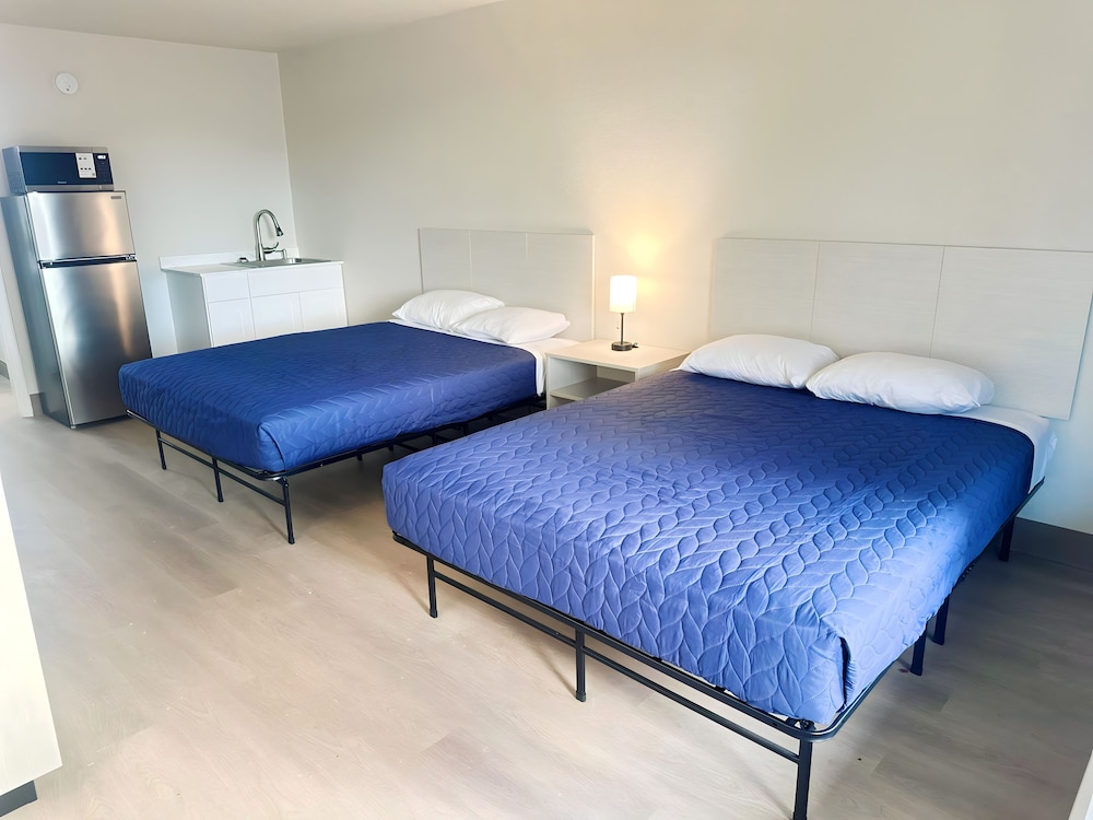 Deluxe Studio, 2 Double Beds photo 2