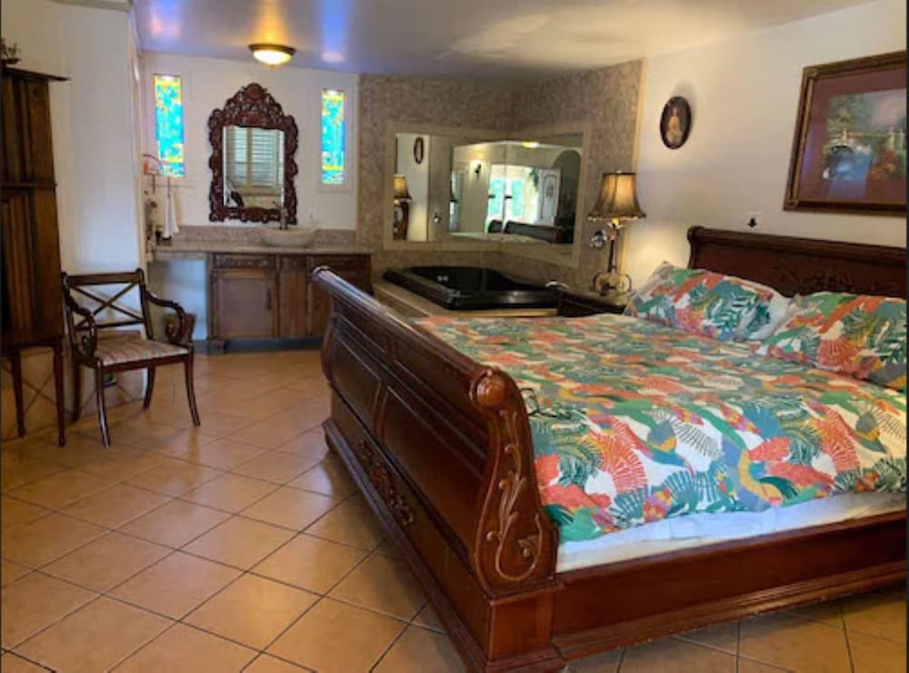 Suite, 1 King Bed