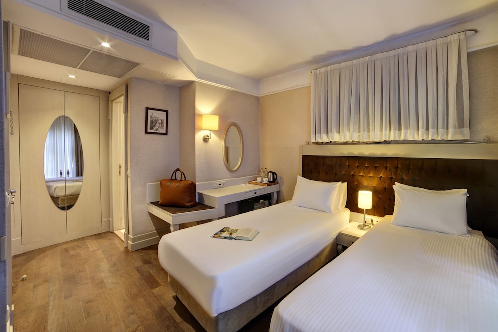 Standard Double or Twin Room photo 3