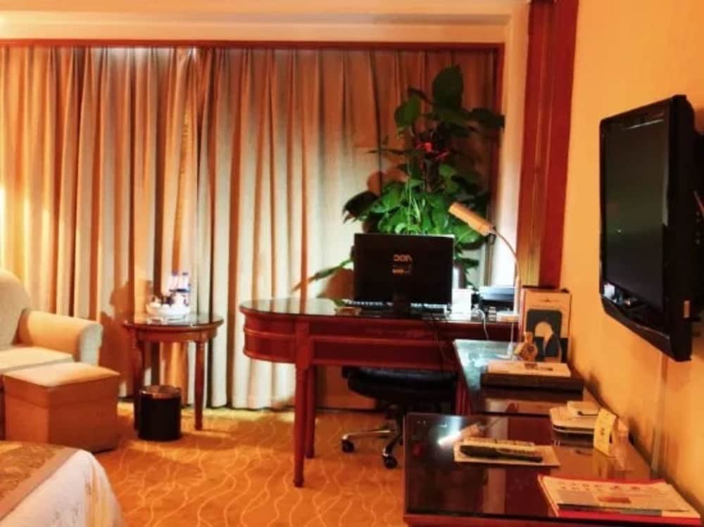 Executive Double Room  (Mainland Chinese Citizen Only) photo 2