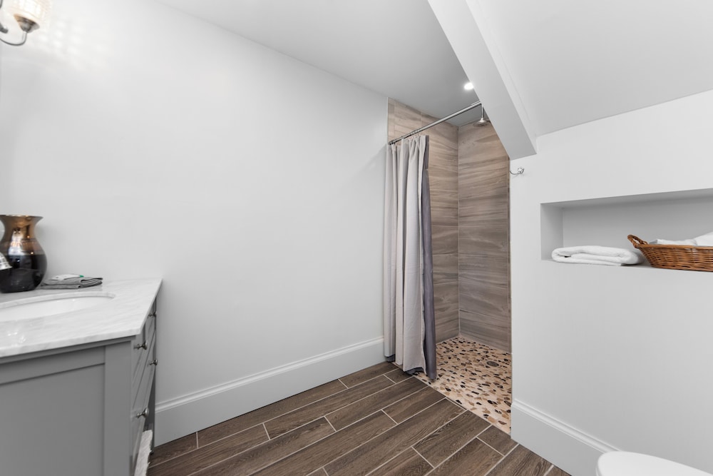 Double Room, 1 King Bed, Private Bathroom photo 2
