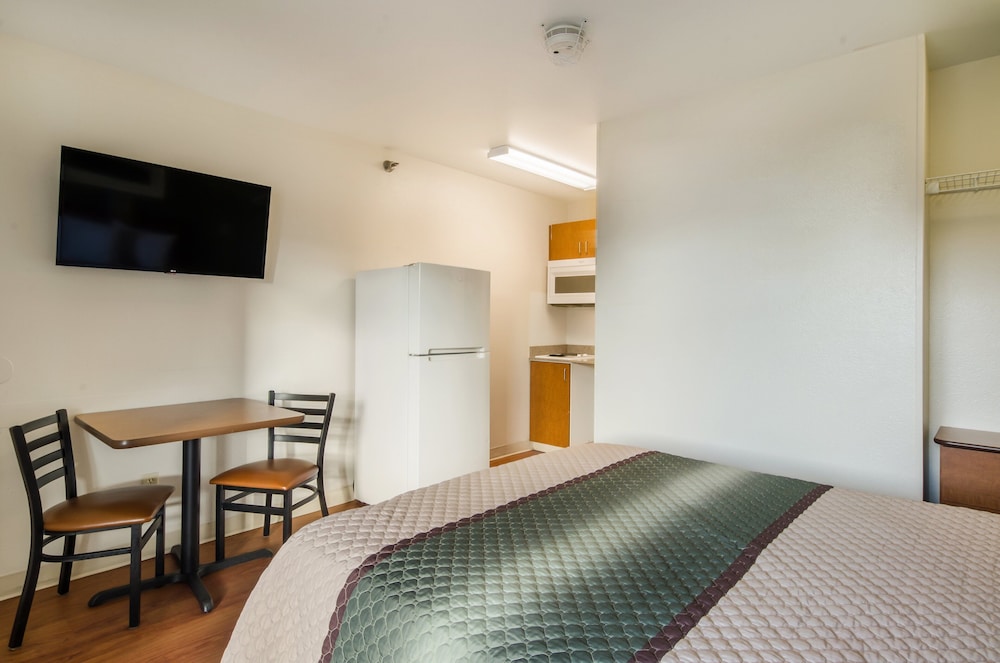 Studio, 1 Queen Bed, Non Smoking - Photo 4