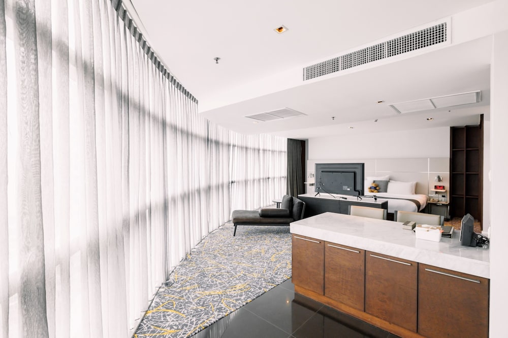 Panorama View Suite (For 1 Person Stay) photo 3