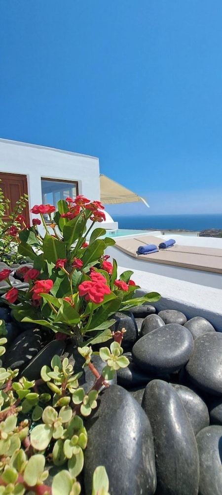Signature Suite with Outdoor Hot Tub and Sea View - Photo 14