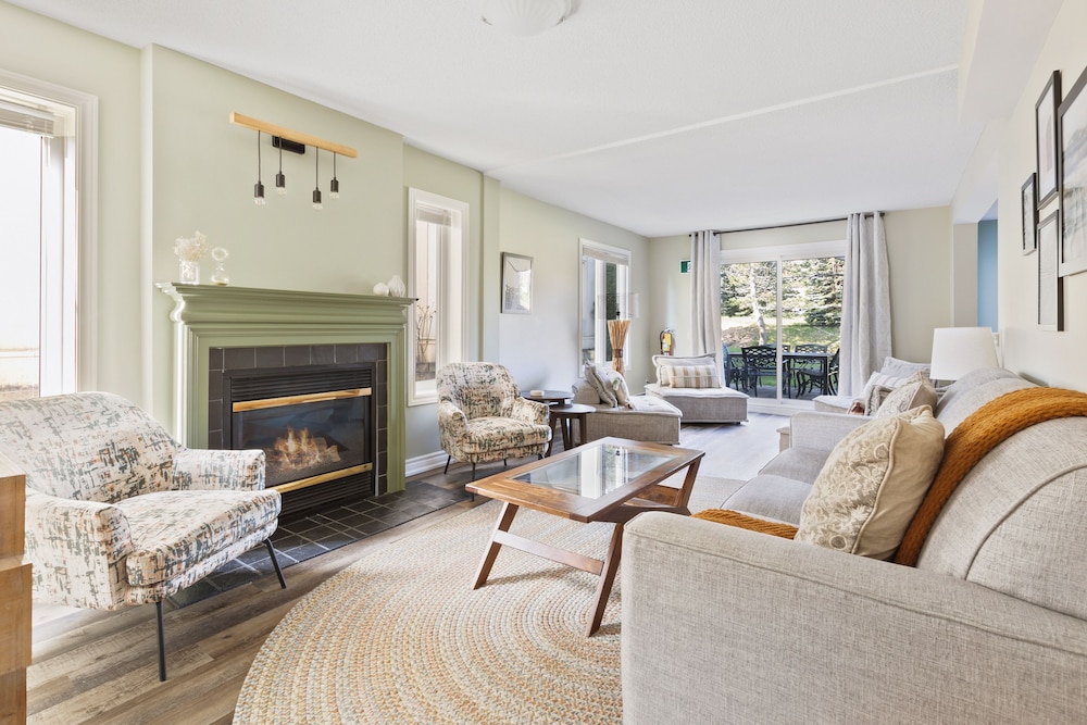 Grand Condo, 3 Bedrooms (119 Sierra Lane - No Pets Allowed) photo 1