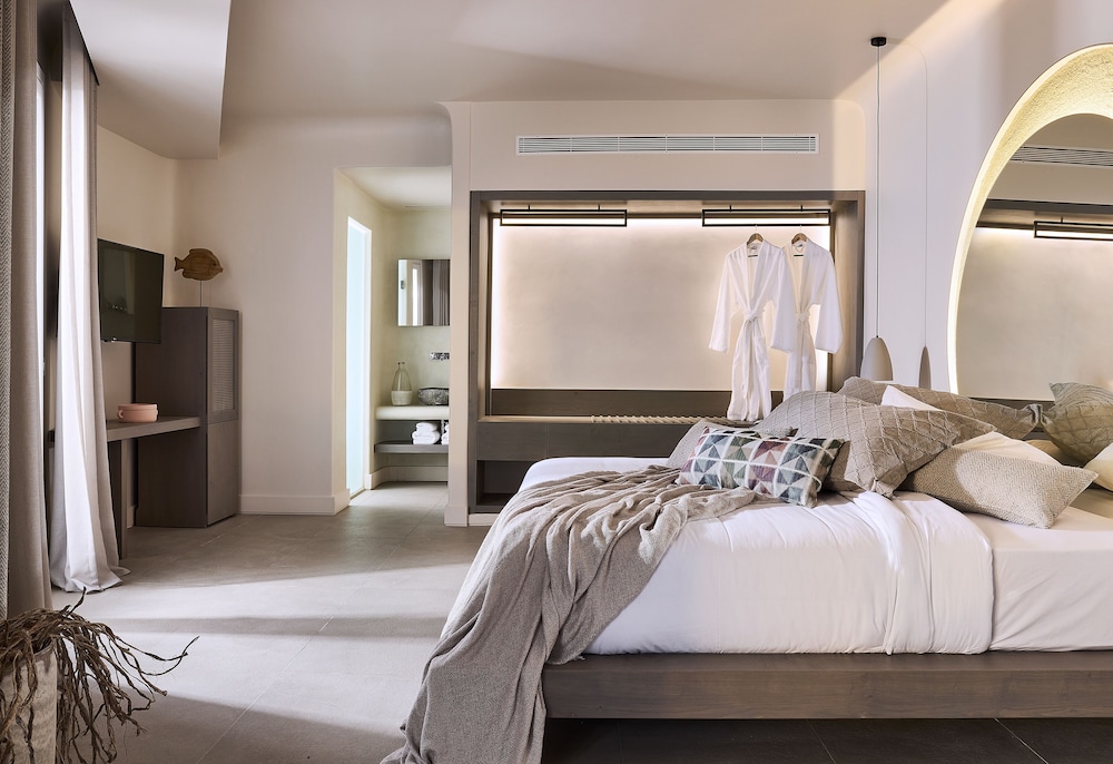 Eros Suite with Infinity Private Heated Pool