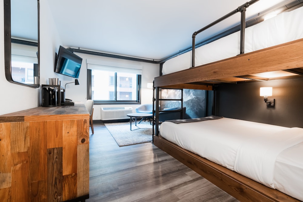 Suite (The Gnarnia | Bunk) photo 2