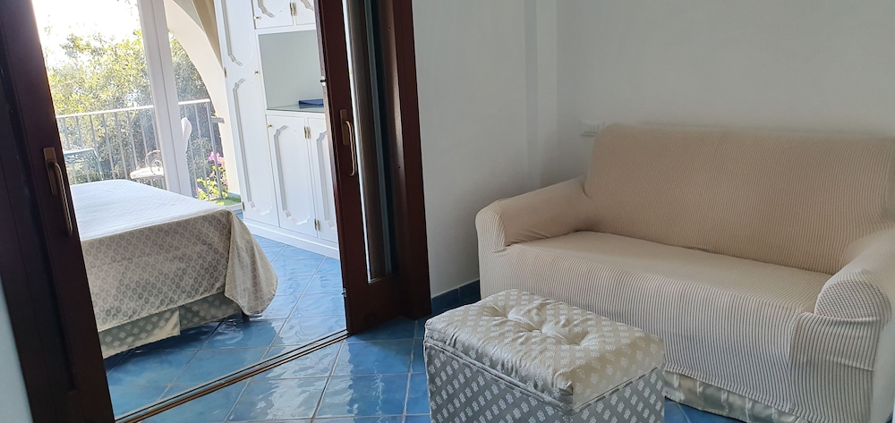 Superior Double Room, Partial Sea View - Photo 3