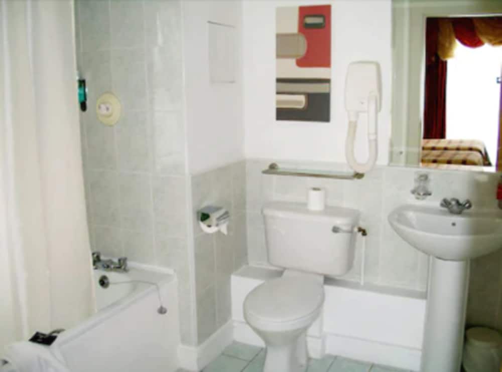 Standard Double or Twin Room photo 3