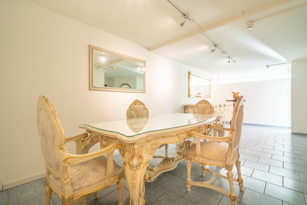 Honeymoon Suite - Photo 5
