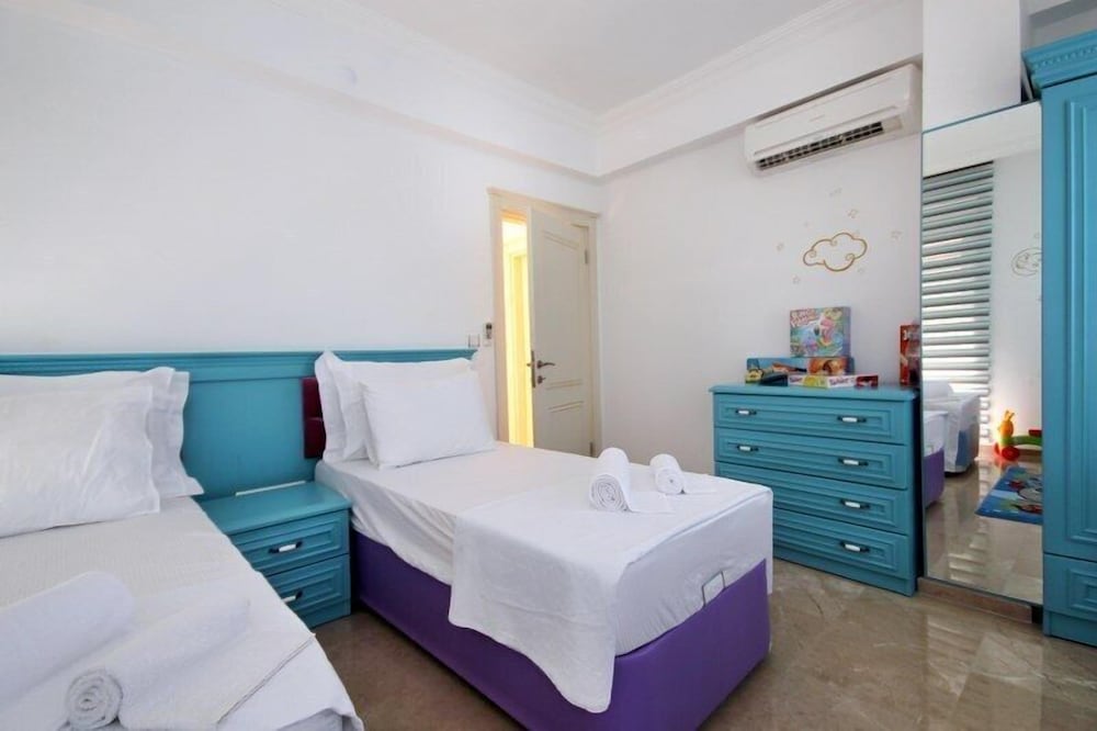 Villa photo 1