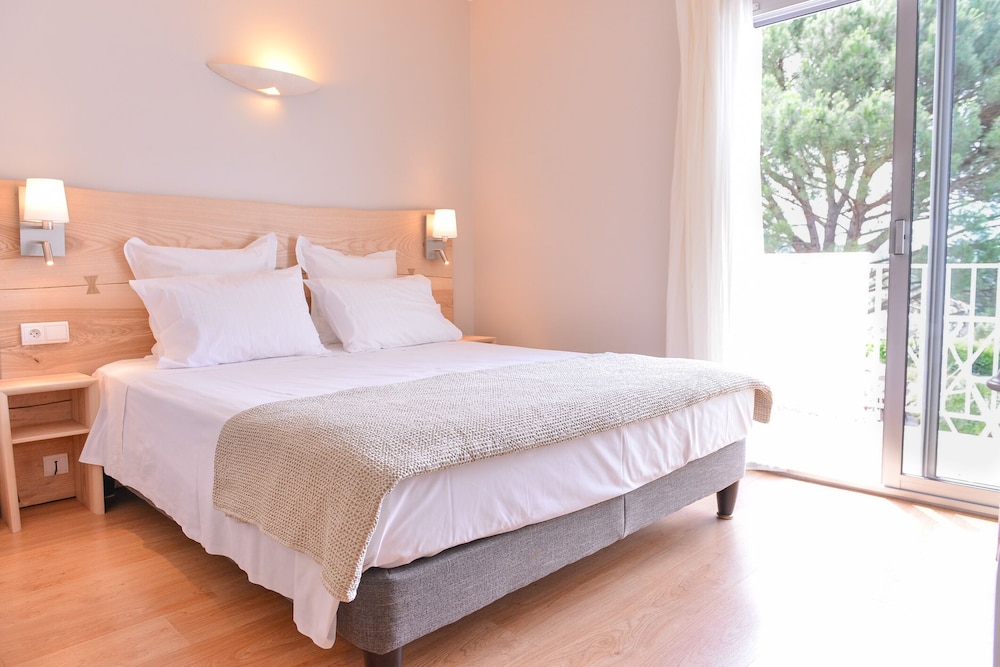 Superior Double Room, Balcony, Garden View