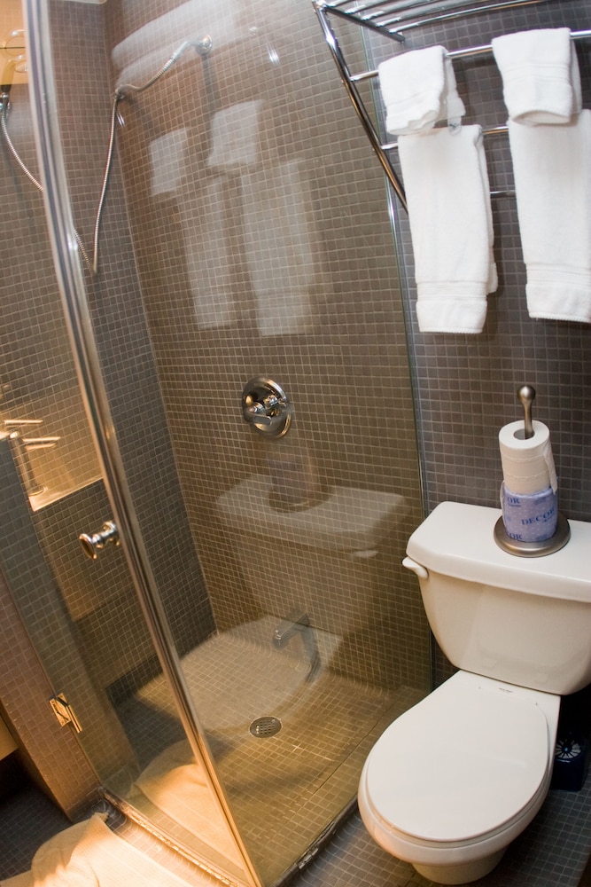 Basic Room, 1 Double Bed, Shared Bathroom - Photo 11