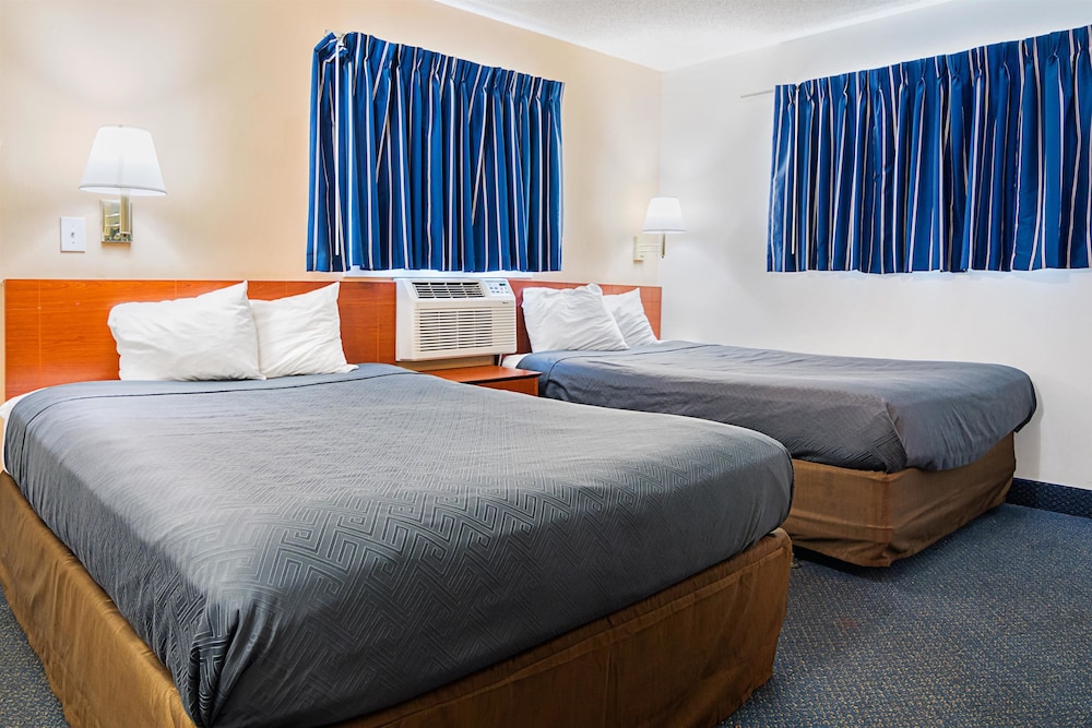 Deluxe Suite, 2 Queen Beds, Non Smoking, Kitchenette - Photo 9