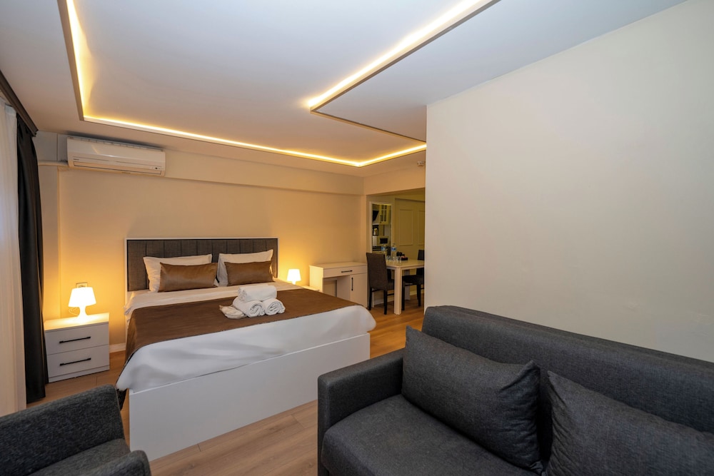 Grand Studio Suite, 1 Double Bed photo 3