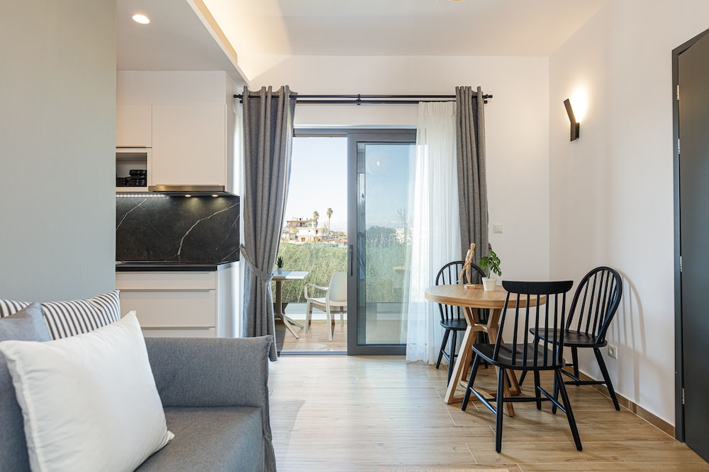 Suite, 1 Bedroom, Partial Sea View