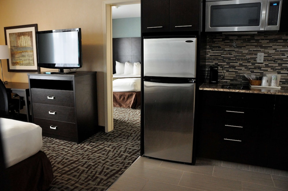 Premium Suite, 2 Queen Beds, Non Smoking, Kitchenette photo 1