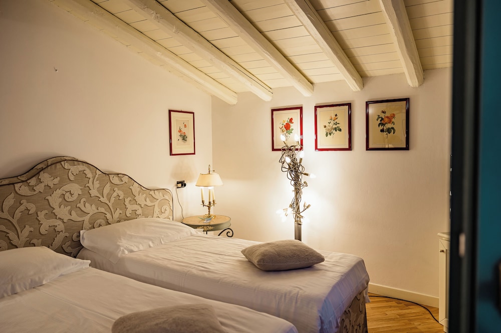 Double or Twin Room photo 2