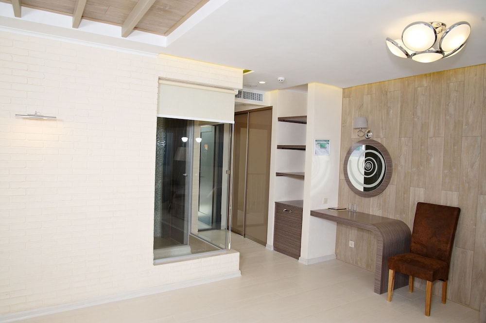 Suite, Sea View (Shower) photo 2