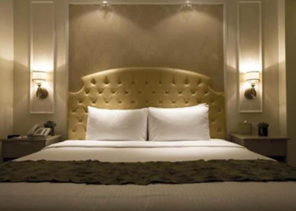 Standard King Room photo 2