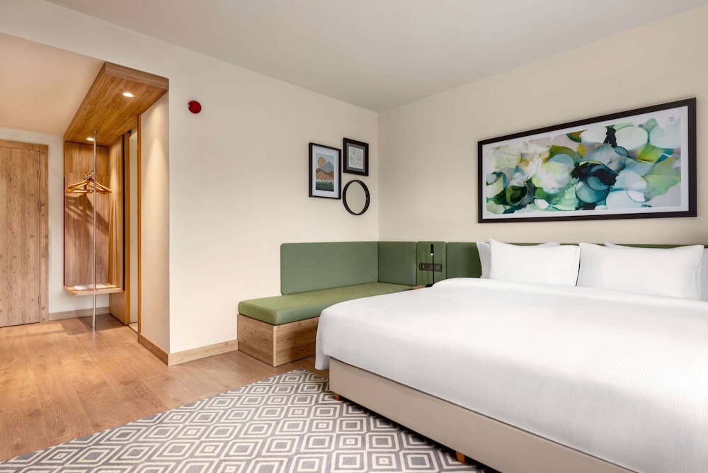 Room, Accessible photo 1