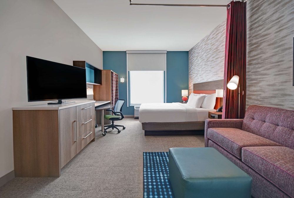Suite, 1 King Bed, Accessible, Non Smoking (Hearing) - Photo 2