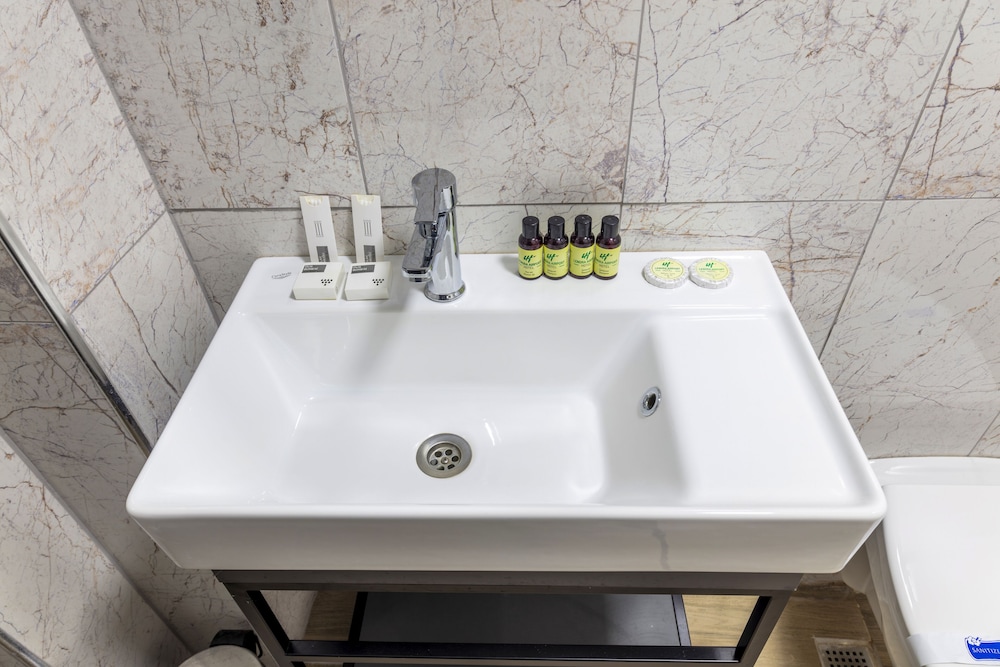 Deluxe Triple Room - Photo 10