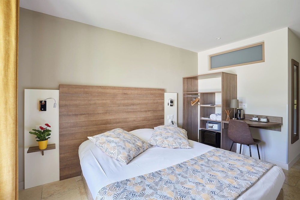 Club Double or Twin Room, 2 Twin Beds, Accessible, Ground Floor - Photo 5